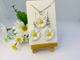 Daisy Earrings and Necklace - FREE POSTAGE